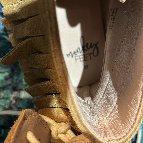 NWOT MONKEY FEET shoes SZ 37/US 7. Brown with fringe - Picture 5 of 5